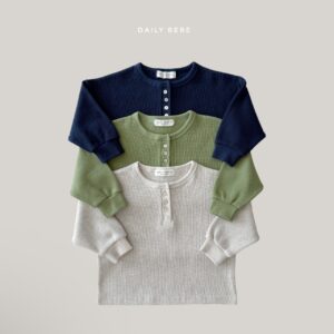 DAILYBEBE Four-Button T-Shirt